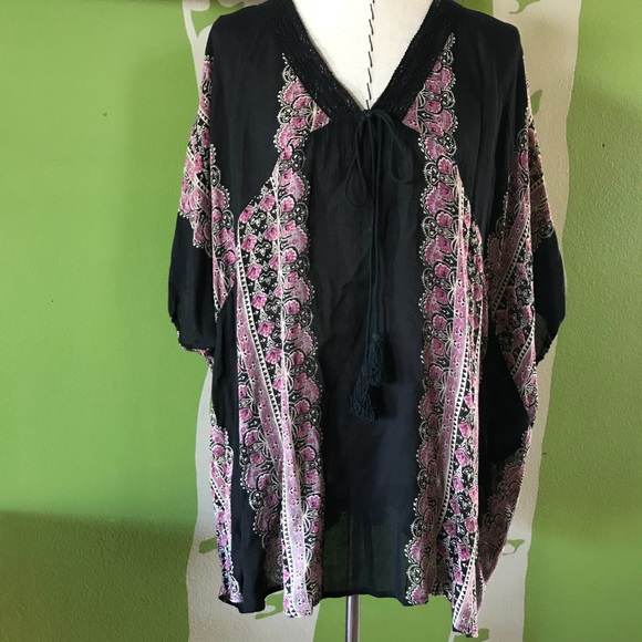 en creme Tops - En creme tunic/blouse, size M, EUC!